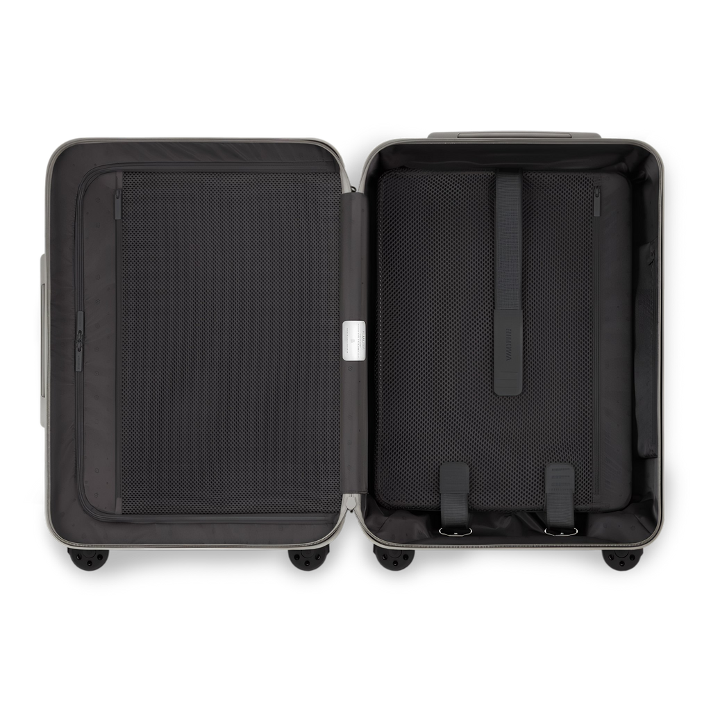 RIMOWA Essential