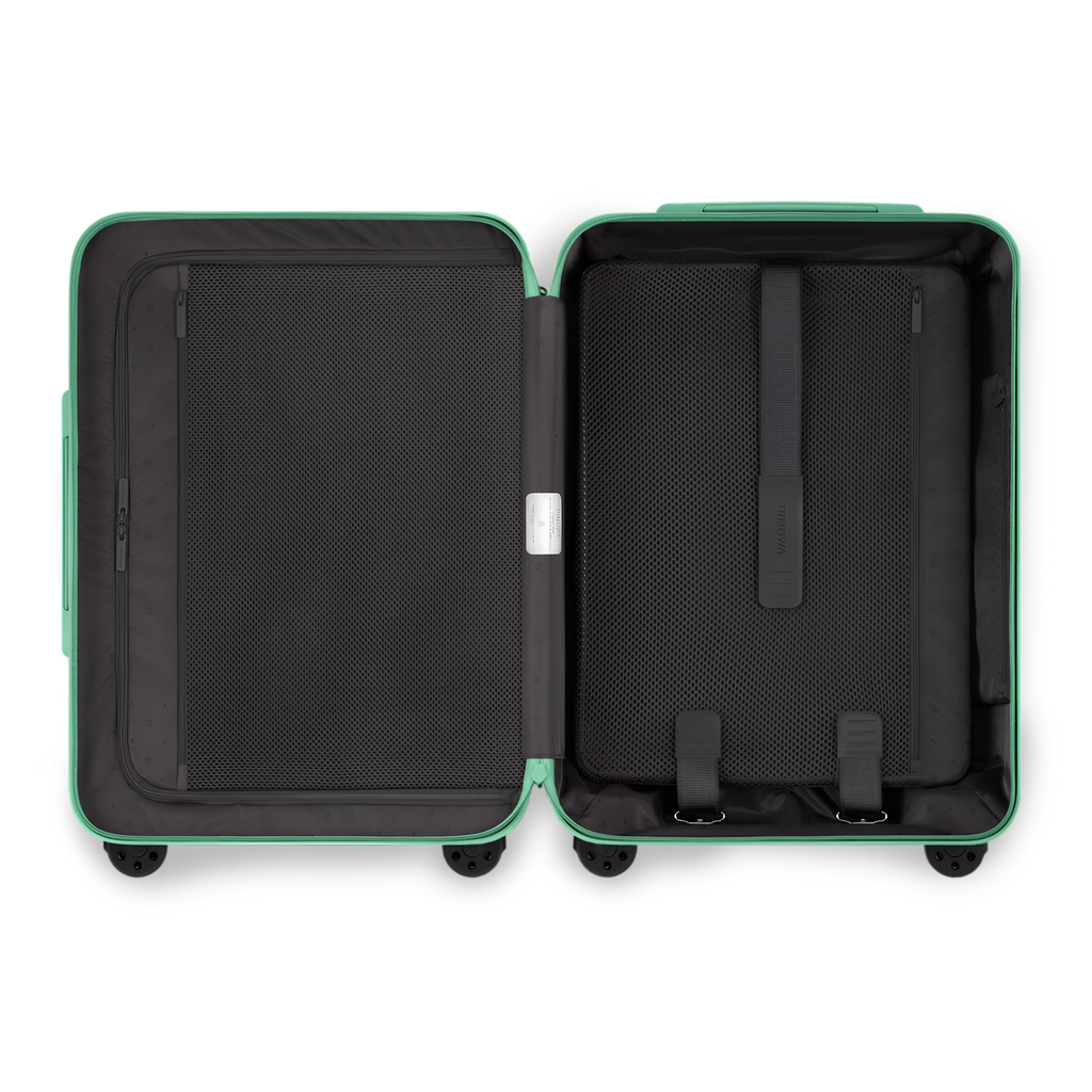 RIMOWA Essential