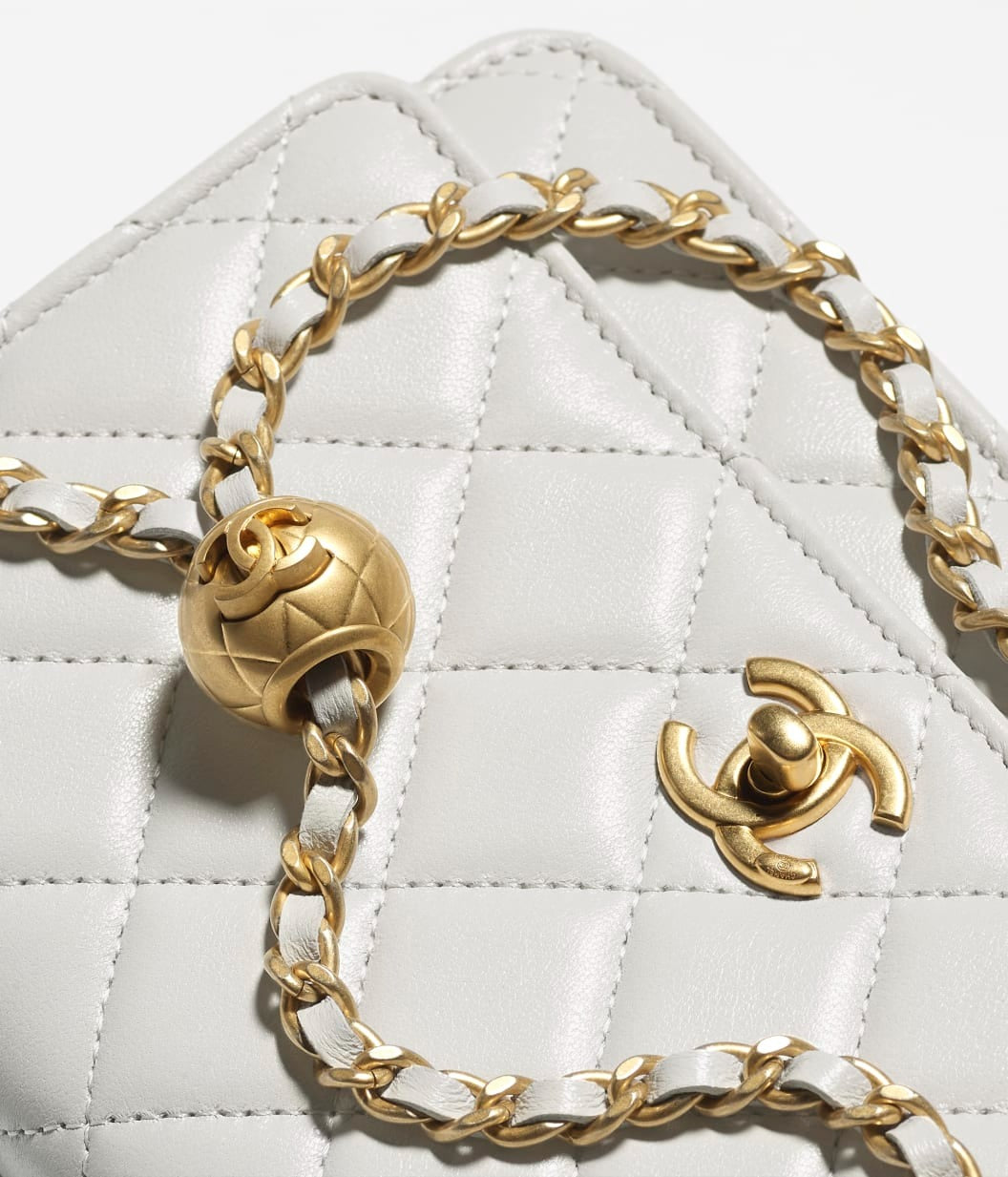 Wallet with chain
