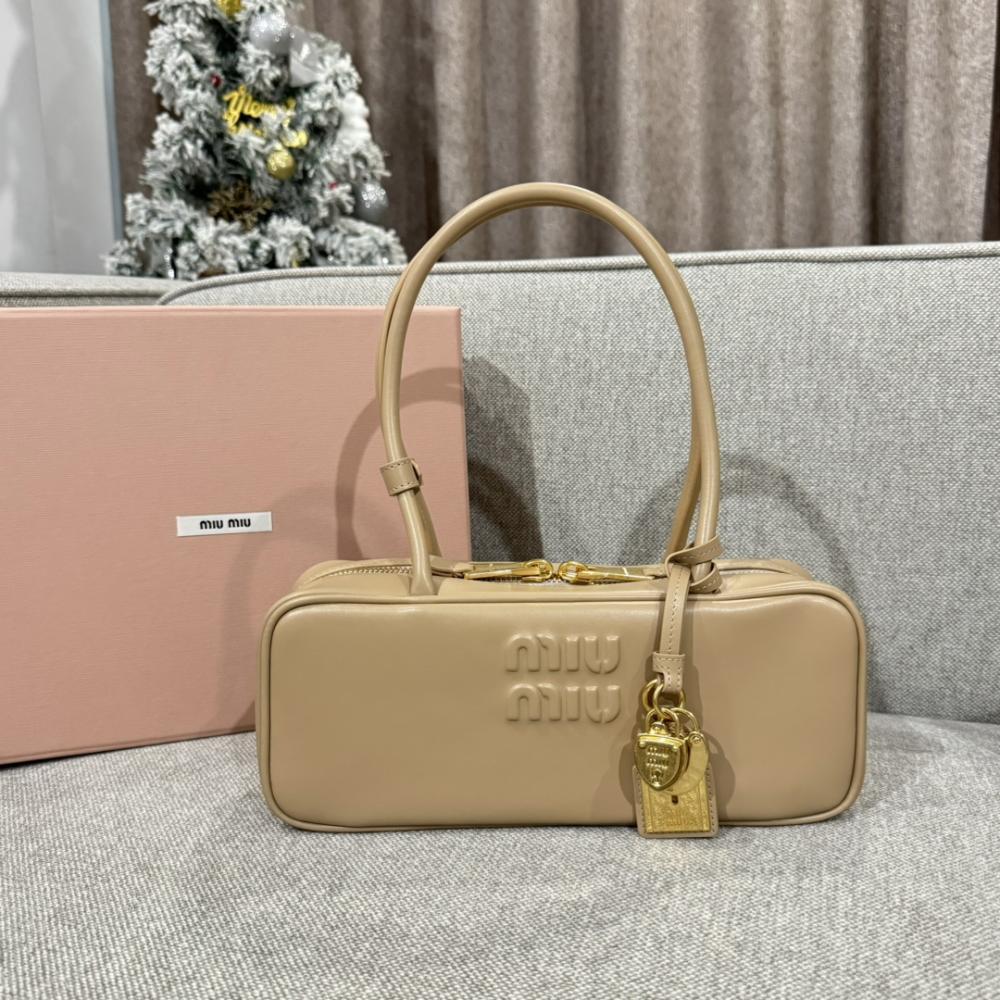 Beau leather bag