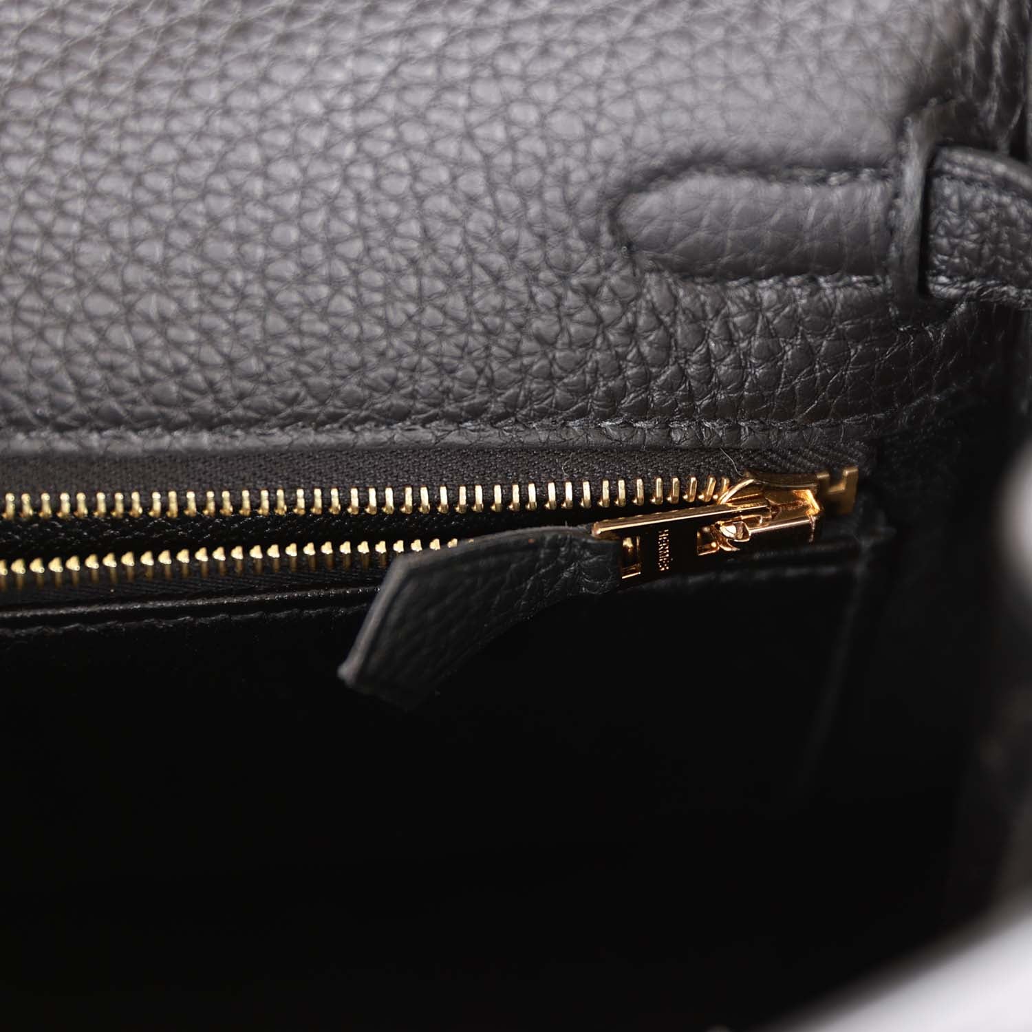 Kelly Retourne 25 Black Togo Gold Hardware